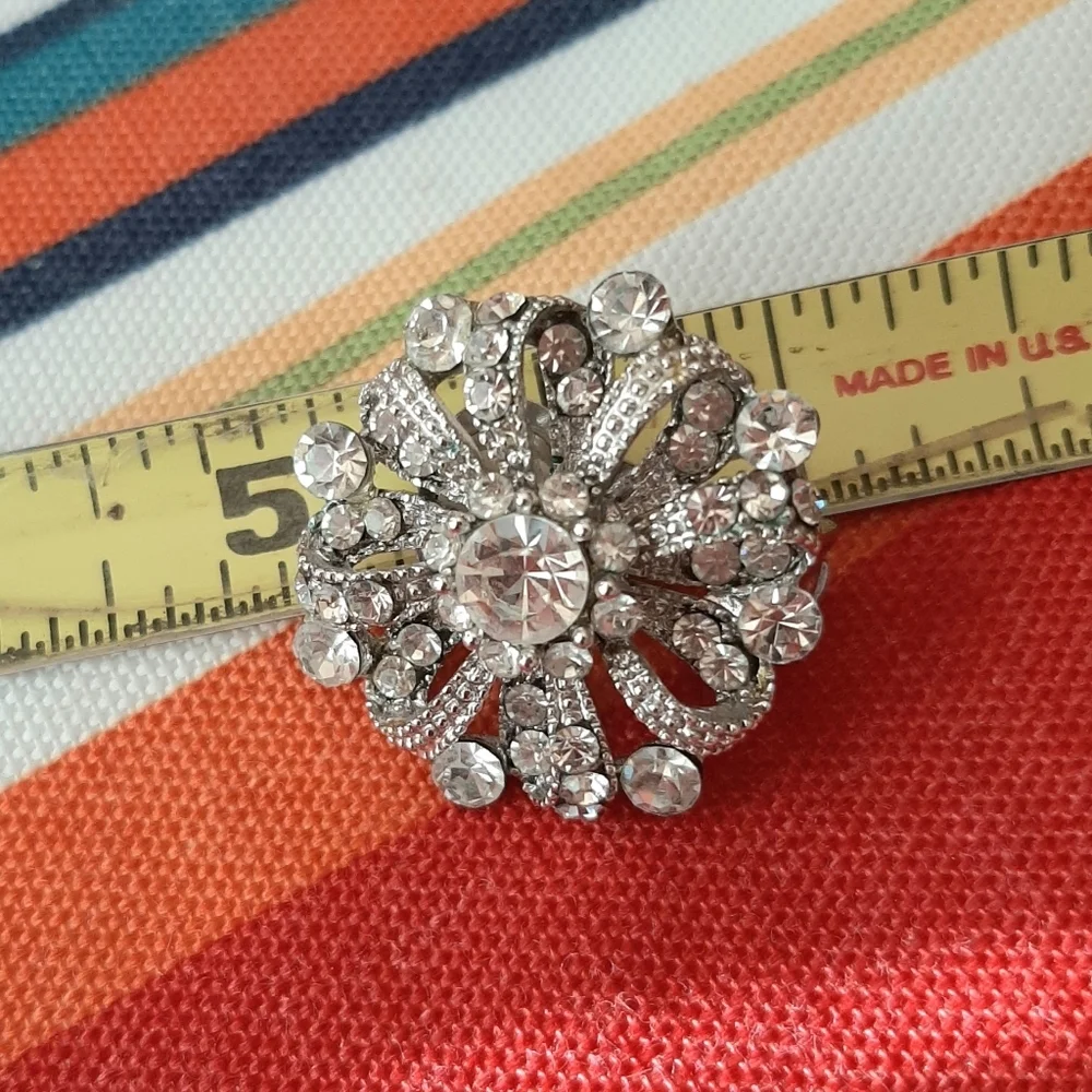 VTG CRYSTAL GLASS CLIP ON EARRINGS